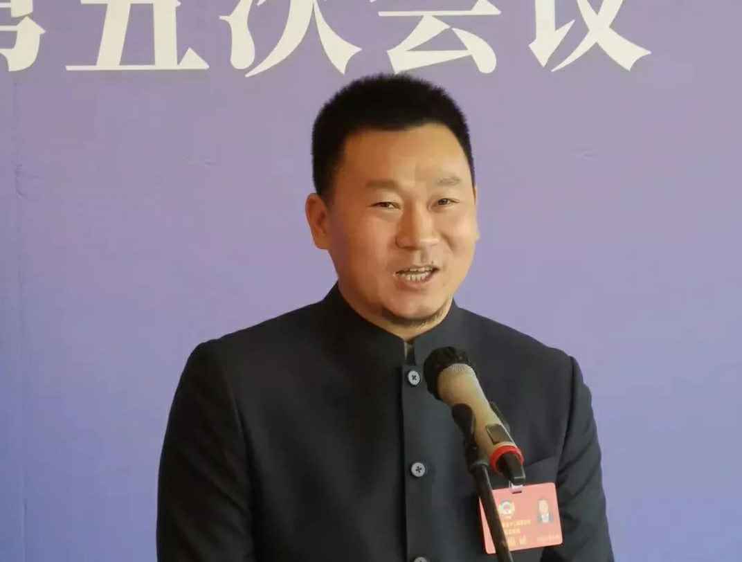 202204221343.jpg 为进一步展示市政协团结、民主、开放、自信的形象,向市民和网友展示政协委员的履职风采,中山市政协十二届五次会议在2月4日上午开幕前开设“委员通道”,市政协委员、苏州乐天人工智能服务有限公司公司总经理陈朝阳走进“委员通道”,回应社会关切的问题。他就如何做好城市应急管理规划的问题进行发言,并回答记者提问。.jpg